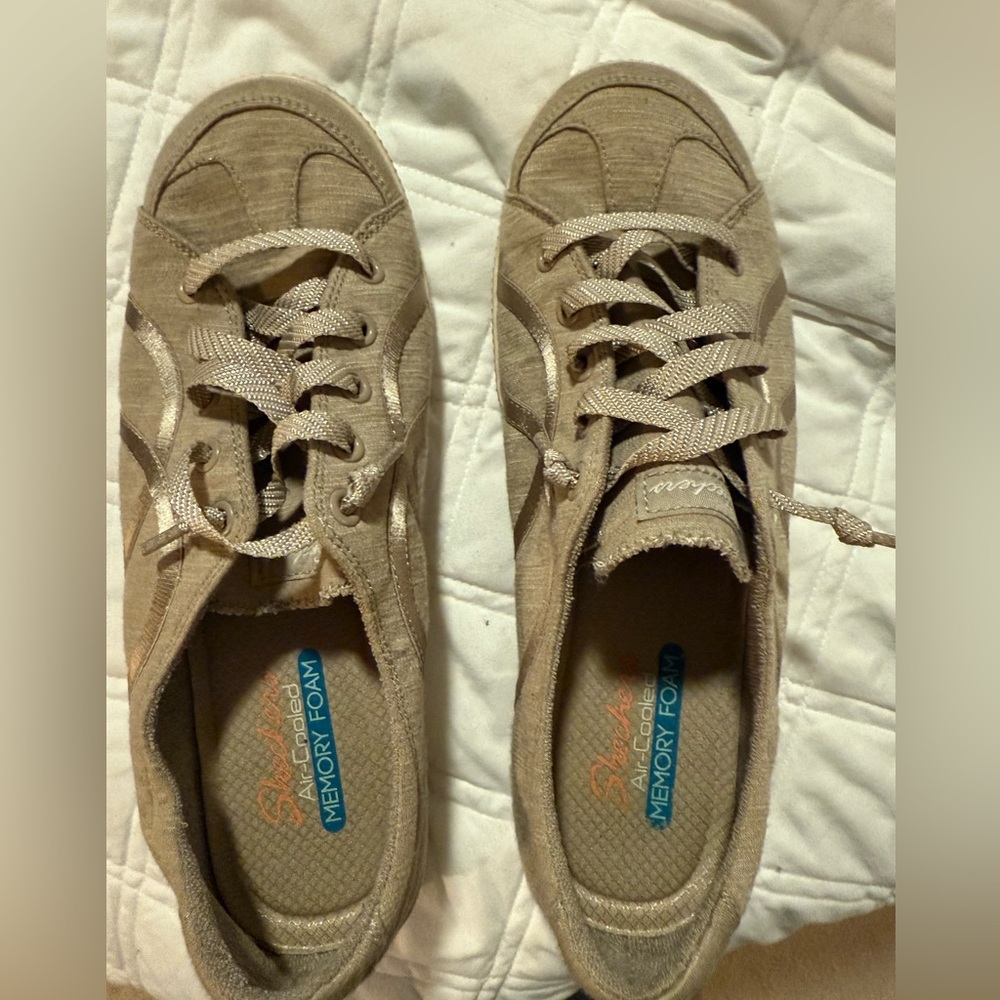 Sketchers Madison Avenue women’s size 10 shoe sneaker.